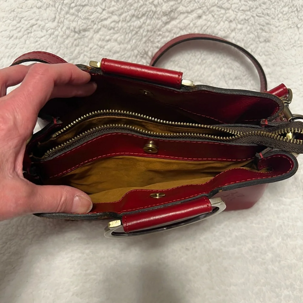 Elegant Red Leather Handbag - Picture 3 of 7